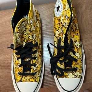Converse unisex Peanuts (Woodstock )High-Tops men-9.5 women-11.5 Never worn